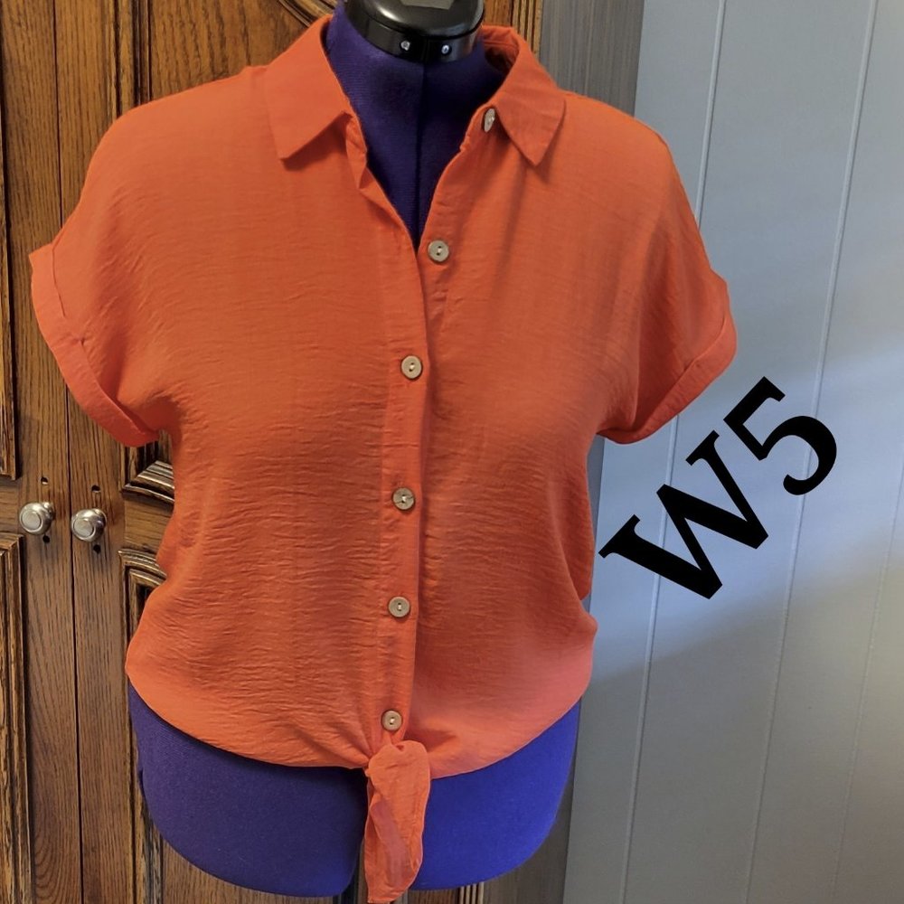 W5 cute orange button down tie up short sleeve blouse. Sz: S